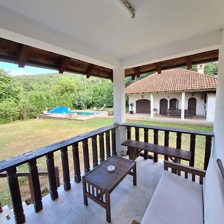 וילה Kosmajski Beg: Vasa Privatna Vikendica Sa Bazenom